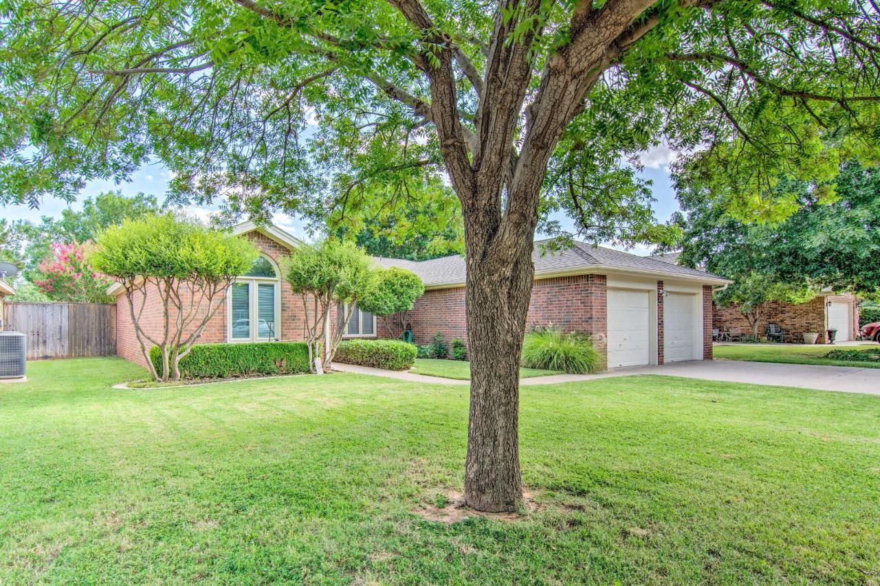 Lubbock Home With Deck And Yard - 8 Miles To Ttu! Buitenkant foto