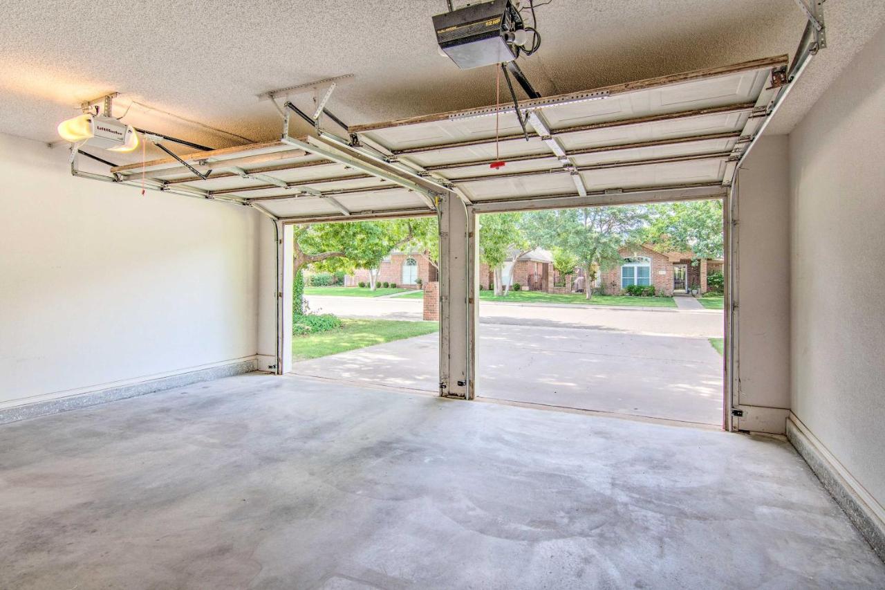 Lubbock Home With Deck And Yard - 8 Miles To Ttu! Buitenkant foto